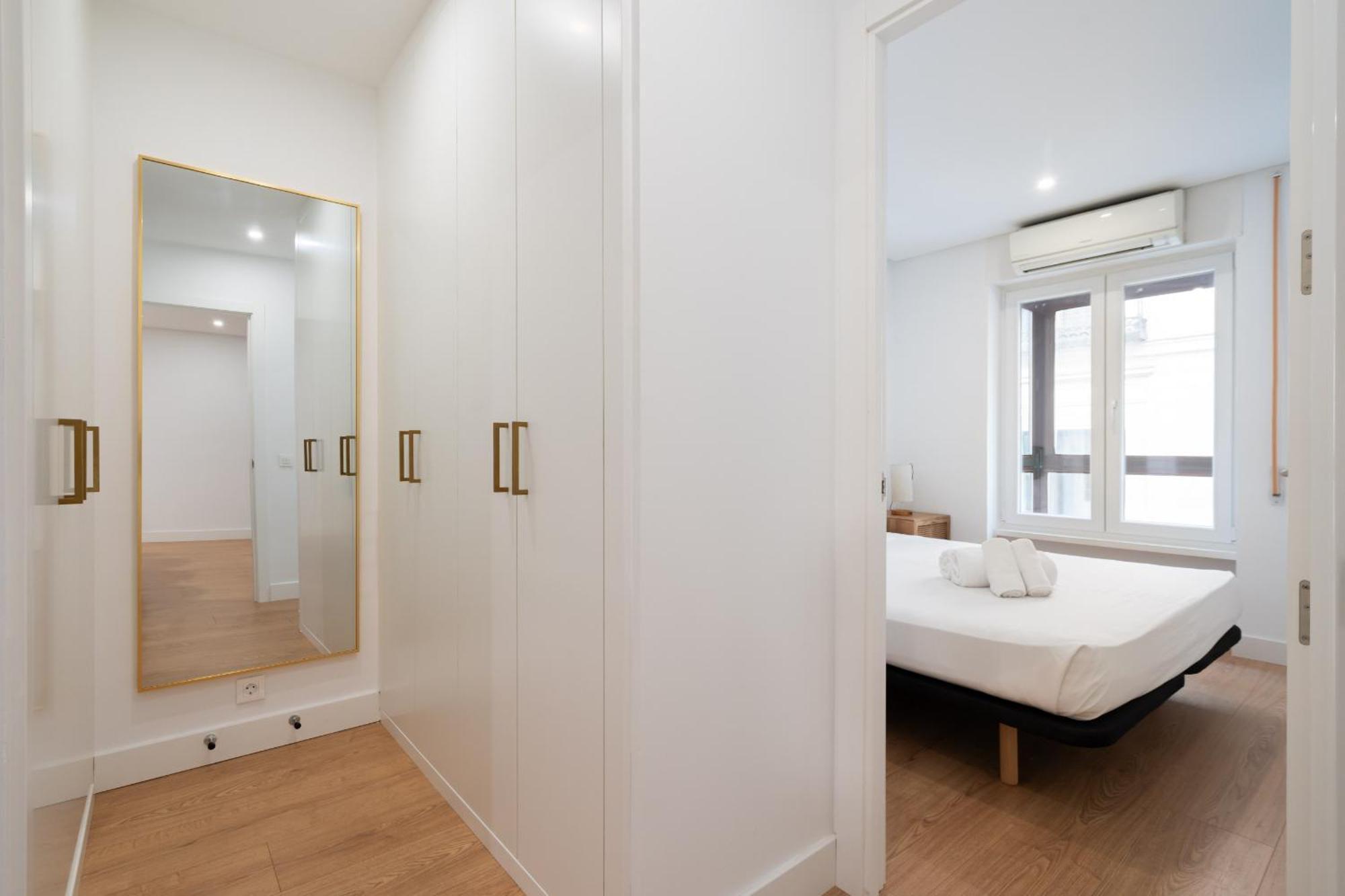 Apartamento Reformado En La Gran Via Alquiler Temporal Madrid Dış mekan fotoğraf